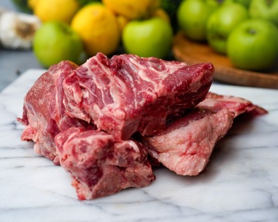 Свинина на кости охлаждённая 1 кг - купить в Гордеевке
